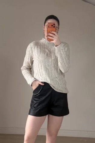 BLUSA TRICOT TRANÇAS GOLA ALTA CASUALLI